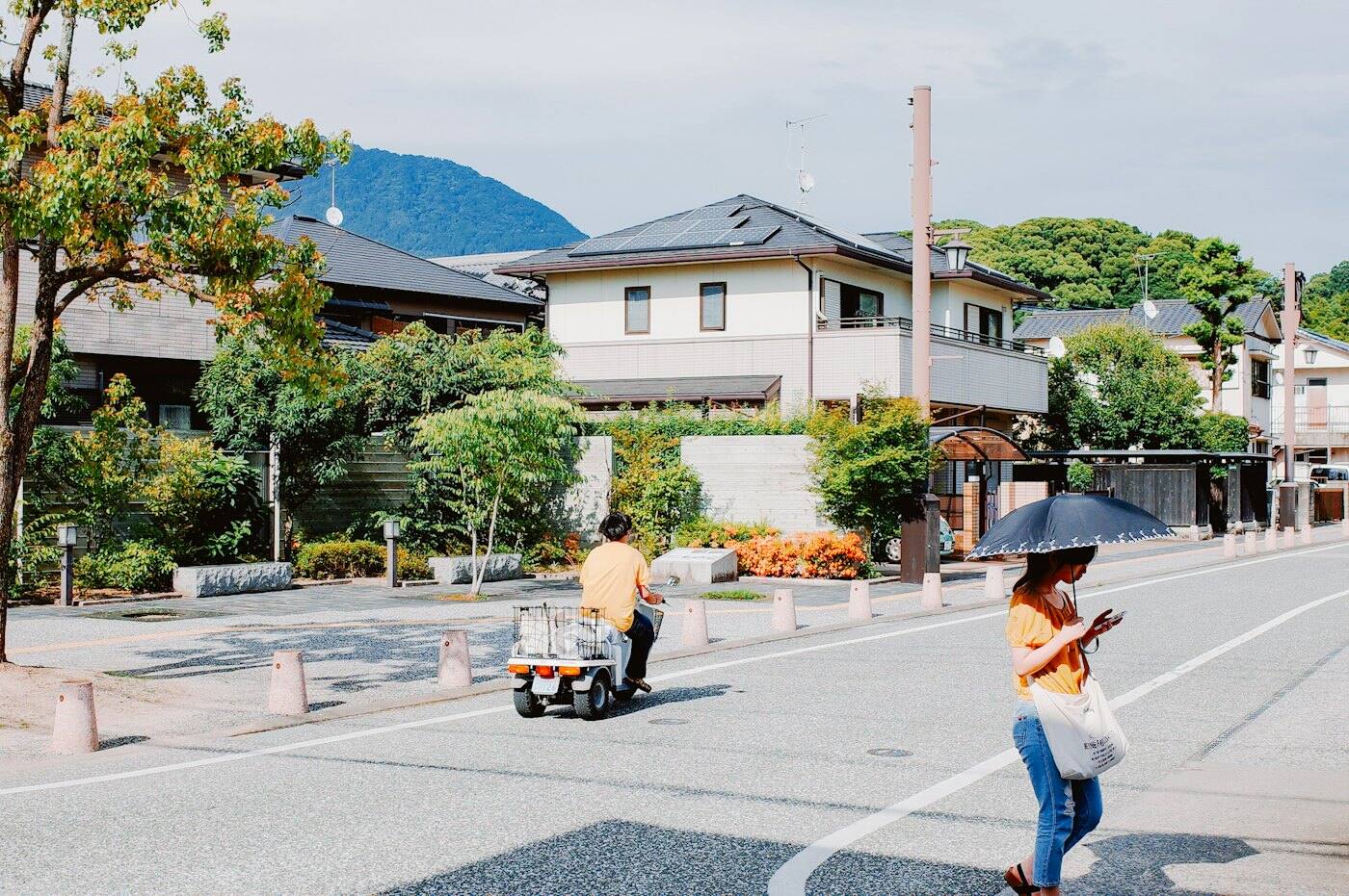晴れた日の住宅街